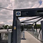 Family Stay Battersea With Balcony In Central London
