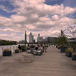 Family Stay Battersea With Balcony In Central London
