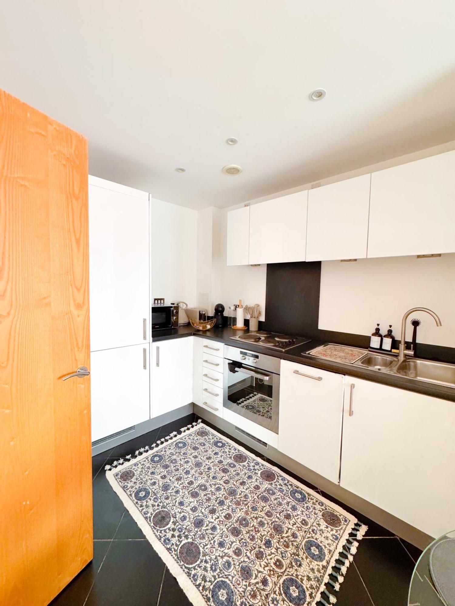 Family Battersea With Balcony In *